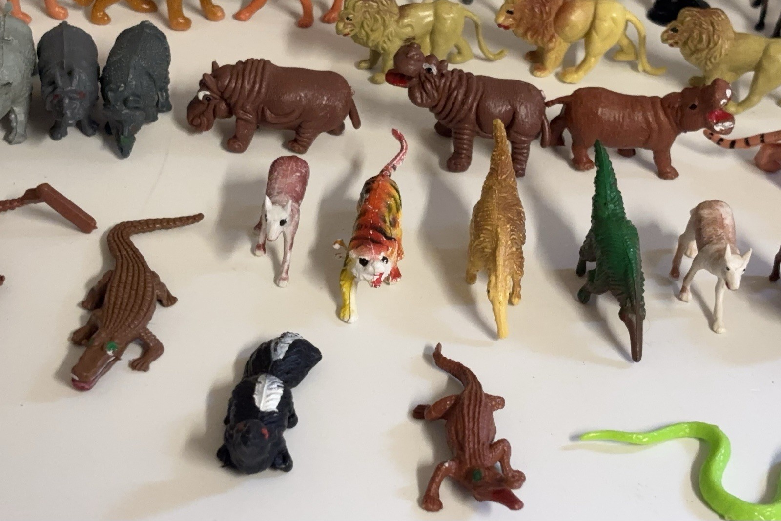 Huge VTG Lot Of Miniature Toy Plastic Safari Animal Figures 83 Pieces Unbranded