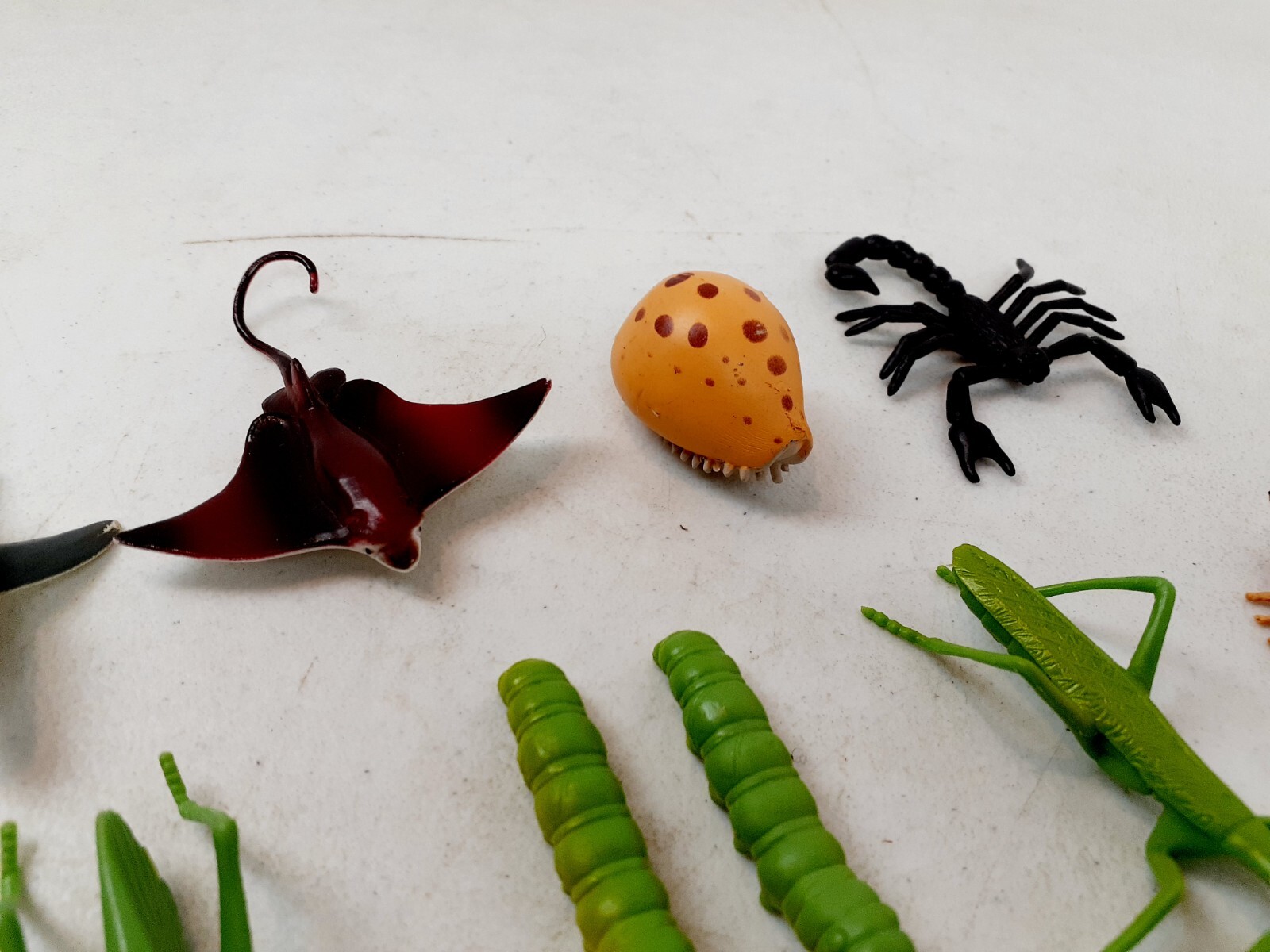 Lot Of 20 Safari Ltd Mini Figures Bugs Insects 2″-3″ Cake Toppers Education 524