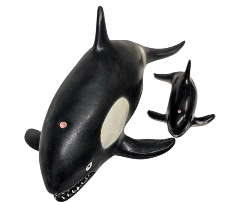 Vintage Whales Of The World 6 Whales w/ Babies 1990 Hard Rubber Toys, Zoobook
