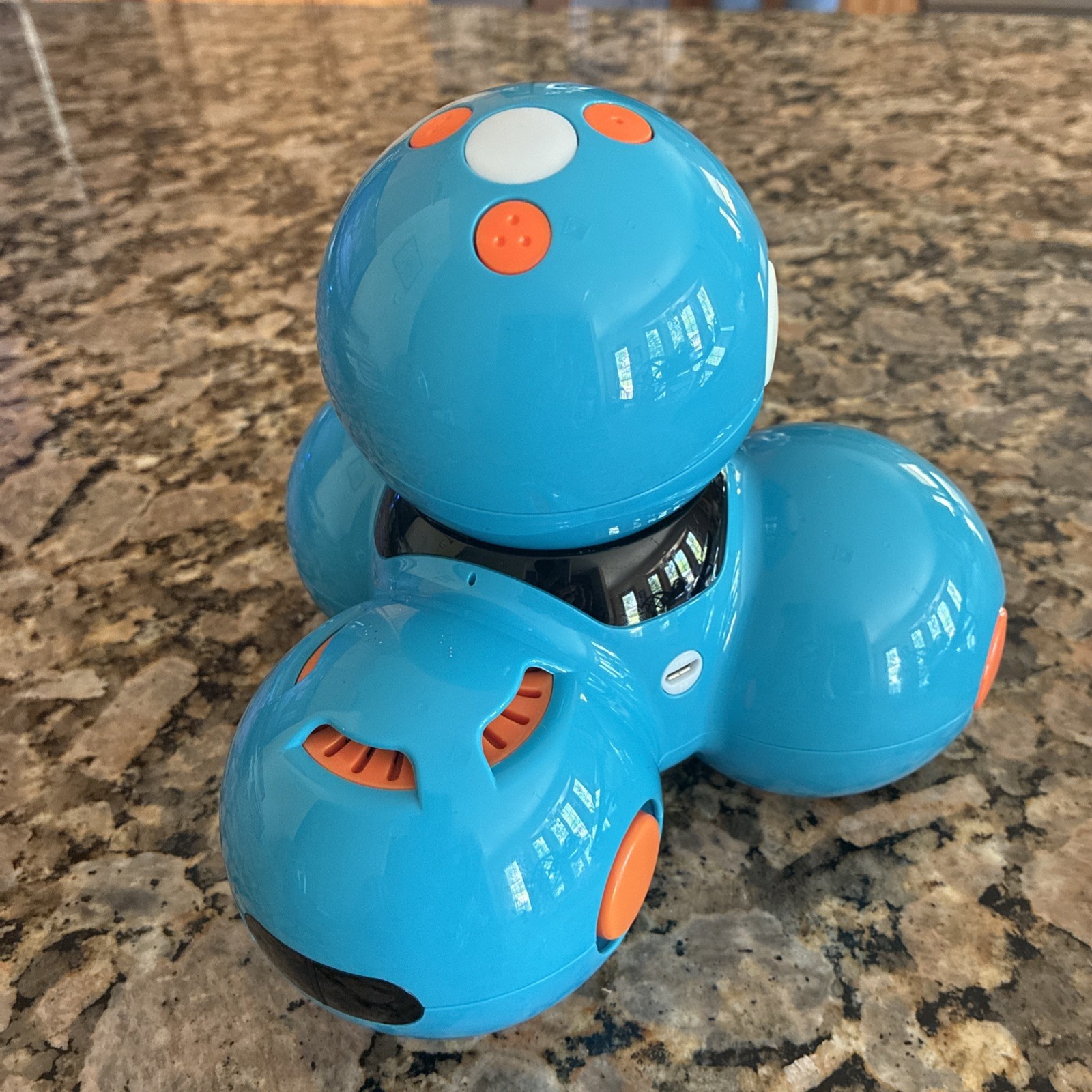 Wonder Workshop DA01 Dash Robot – Blue- Your Interactive Robotic Companion