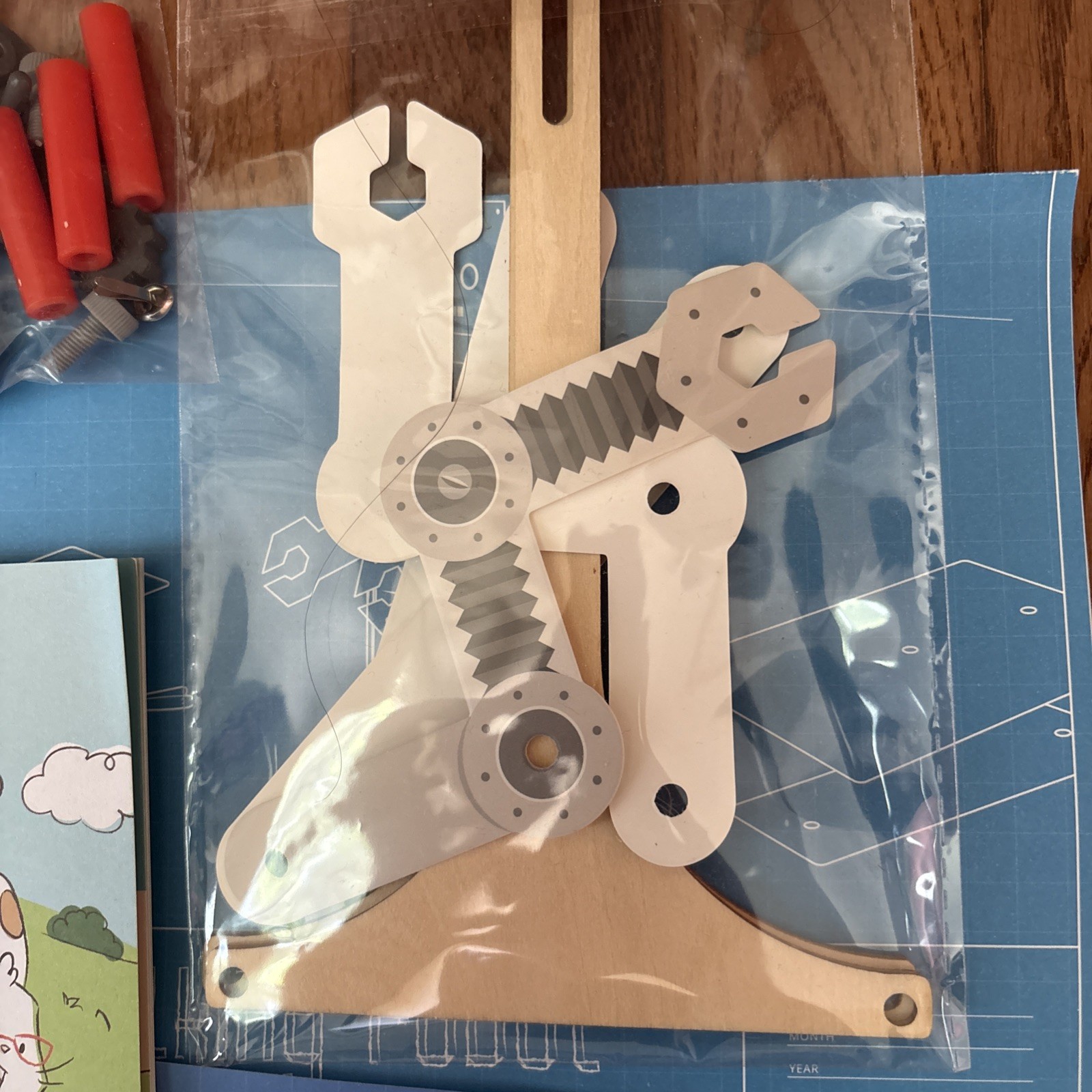 Kiwi Co Tinker Crate Make Your Own Walking Robot Kids Ages 9+ PARTS – PLS READ