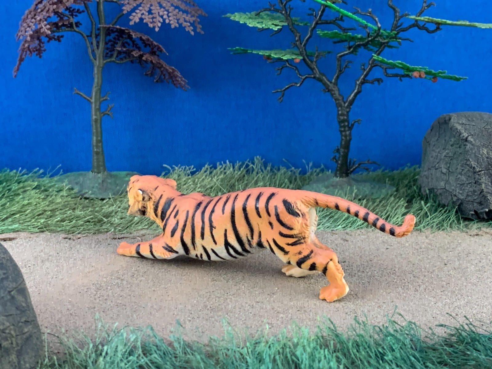Elastolin by Preiser 5410 (47512) Tiger attacking Wild Animal Figures 1:25 scale