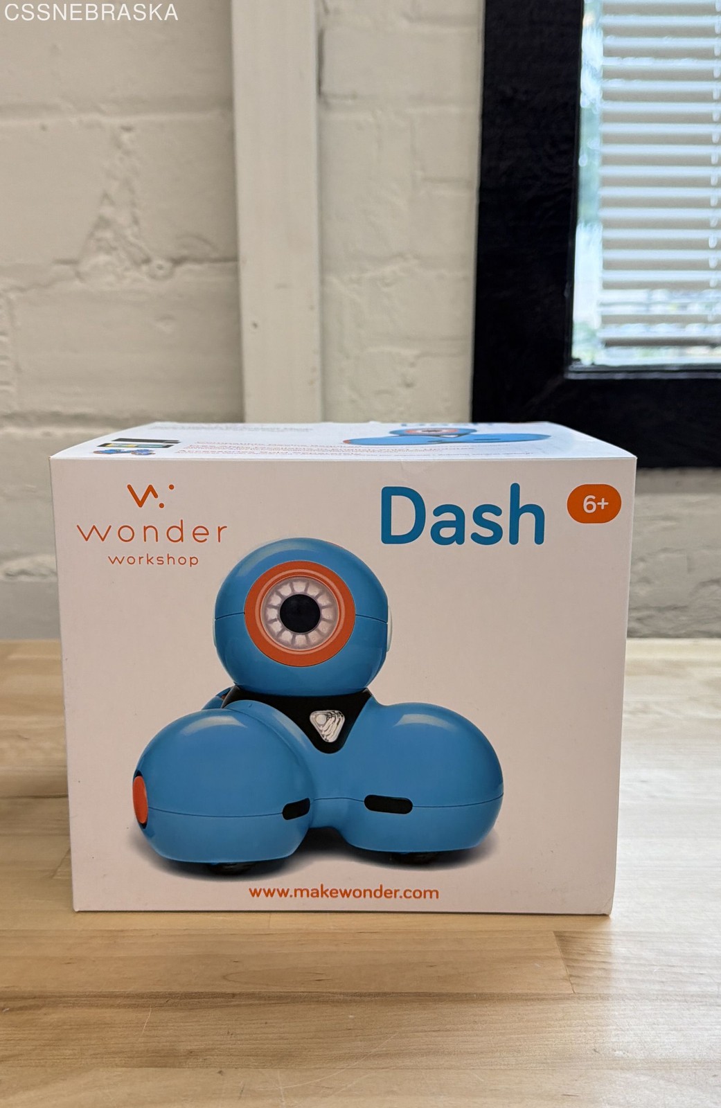 Wonder Workshop Dash Programmable Educational STEM Robot Model DA01 New Open Box