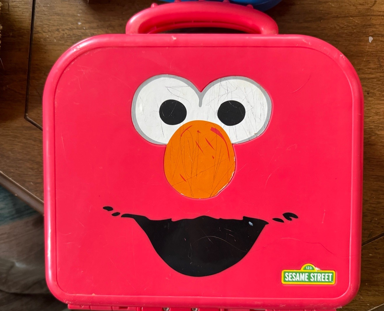 Sesame Street- Elmo’s On The Go Alphabet Letters w/ Carrying Case “Complete Set”