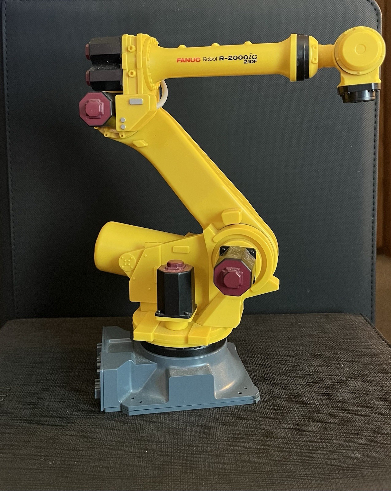 FANUC Robot R-2000iC 210F Robot Model with box
