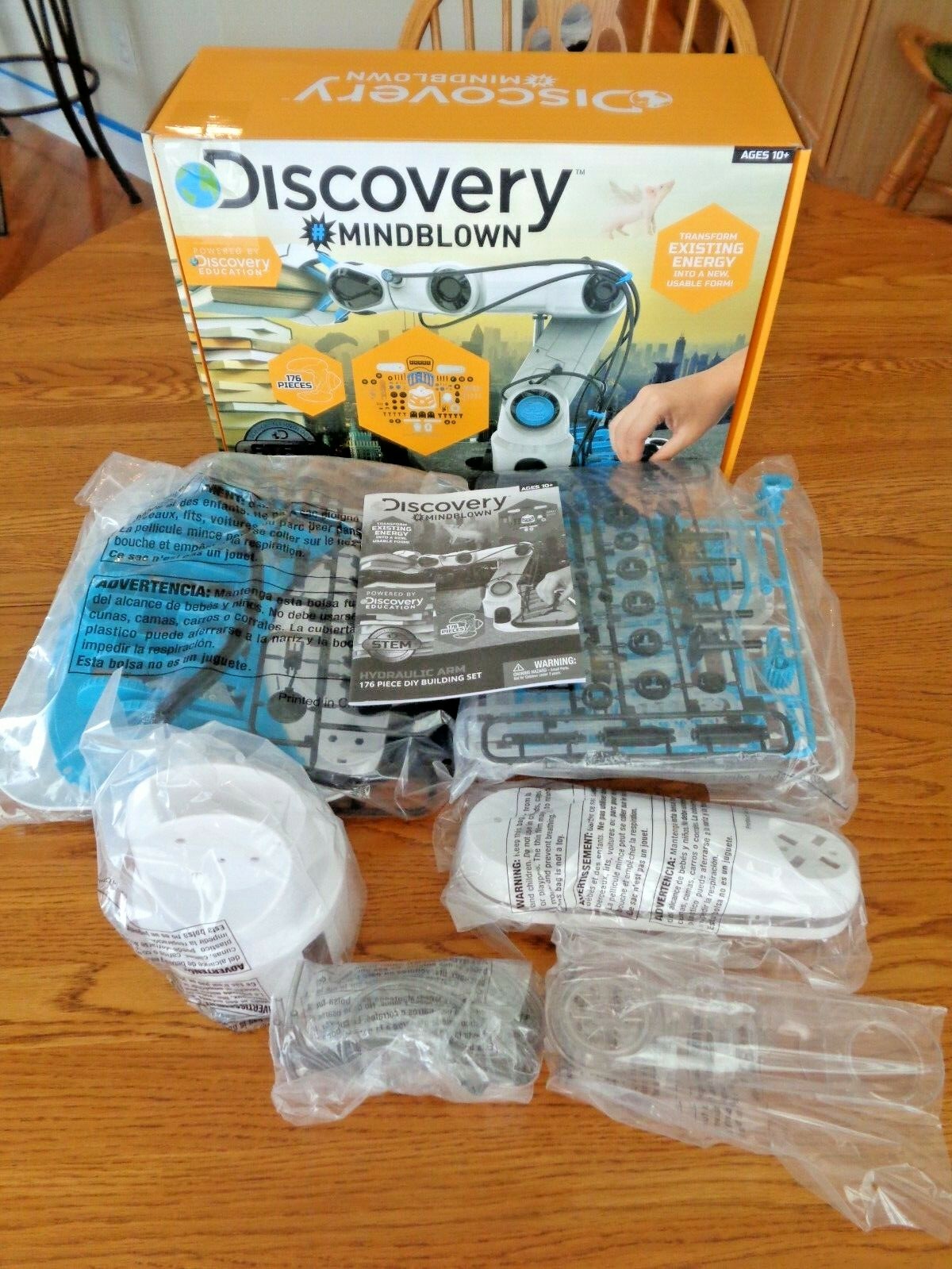 Discovery # Mindblown Kids 176 Piece Hydraulic 6 Lever Control Robotic Arm Toy