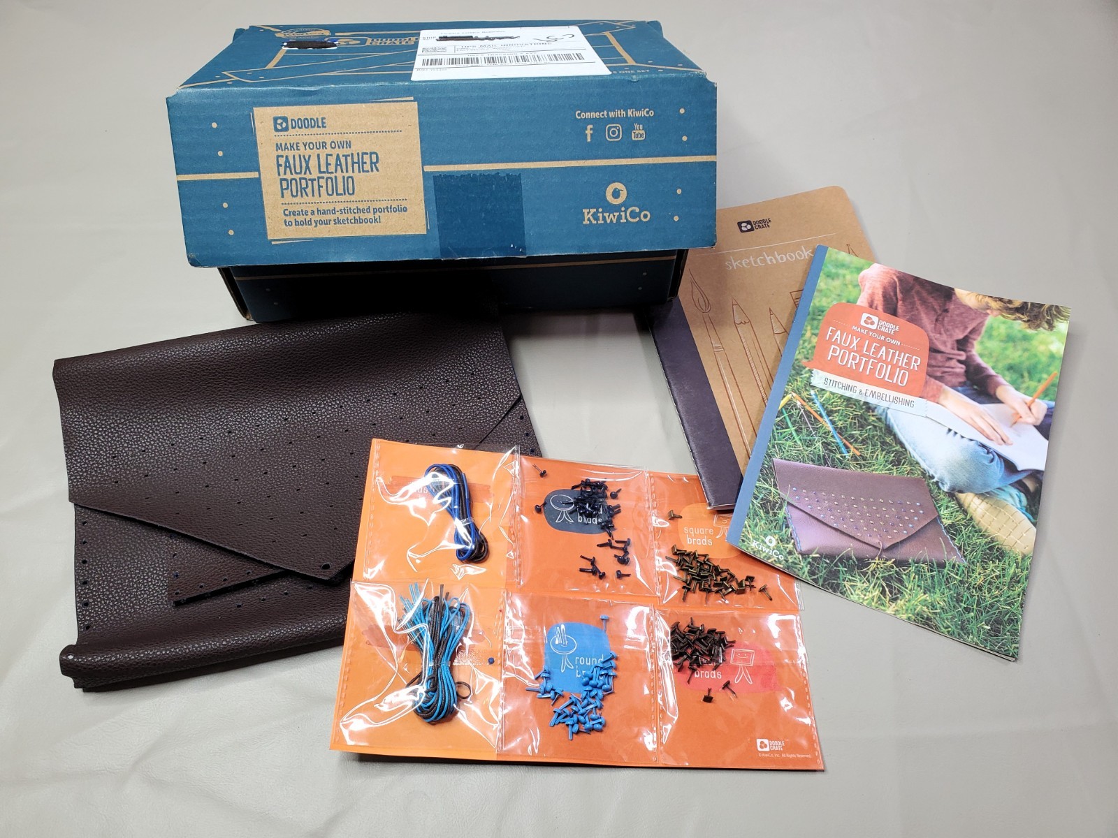 Kiwi Co Crate Faux Leather Portfolio Stem Kids Arts Crafts Youth Kit 9+ New