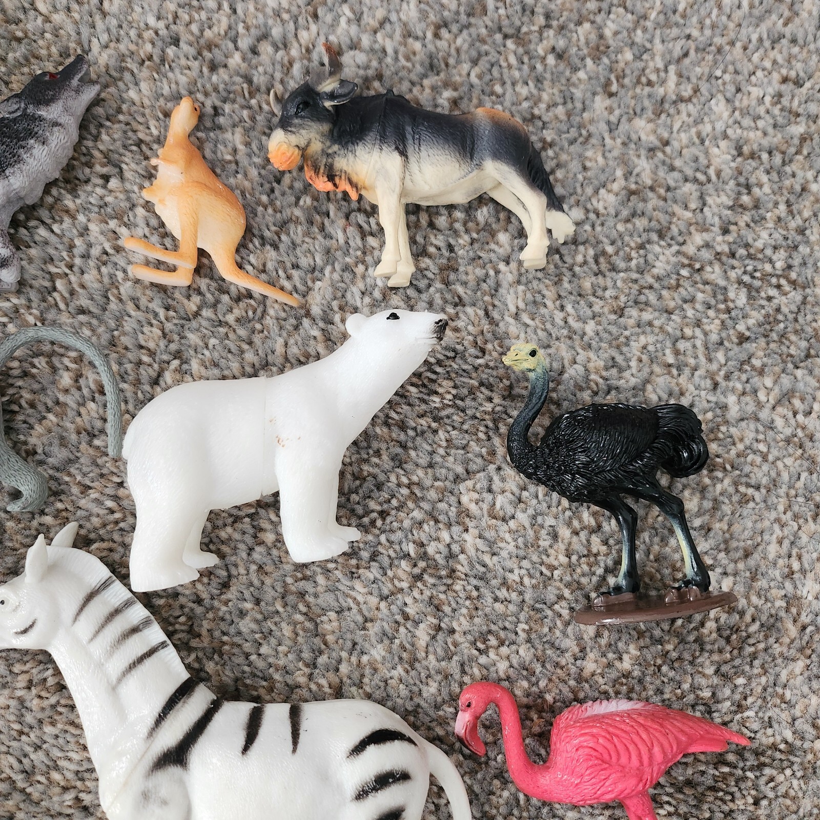 Lot Of 45 Small Plastic Zoo Animals Zebra Giraffe Lion Elephants +