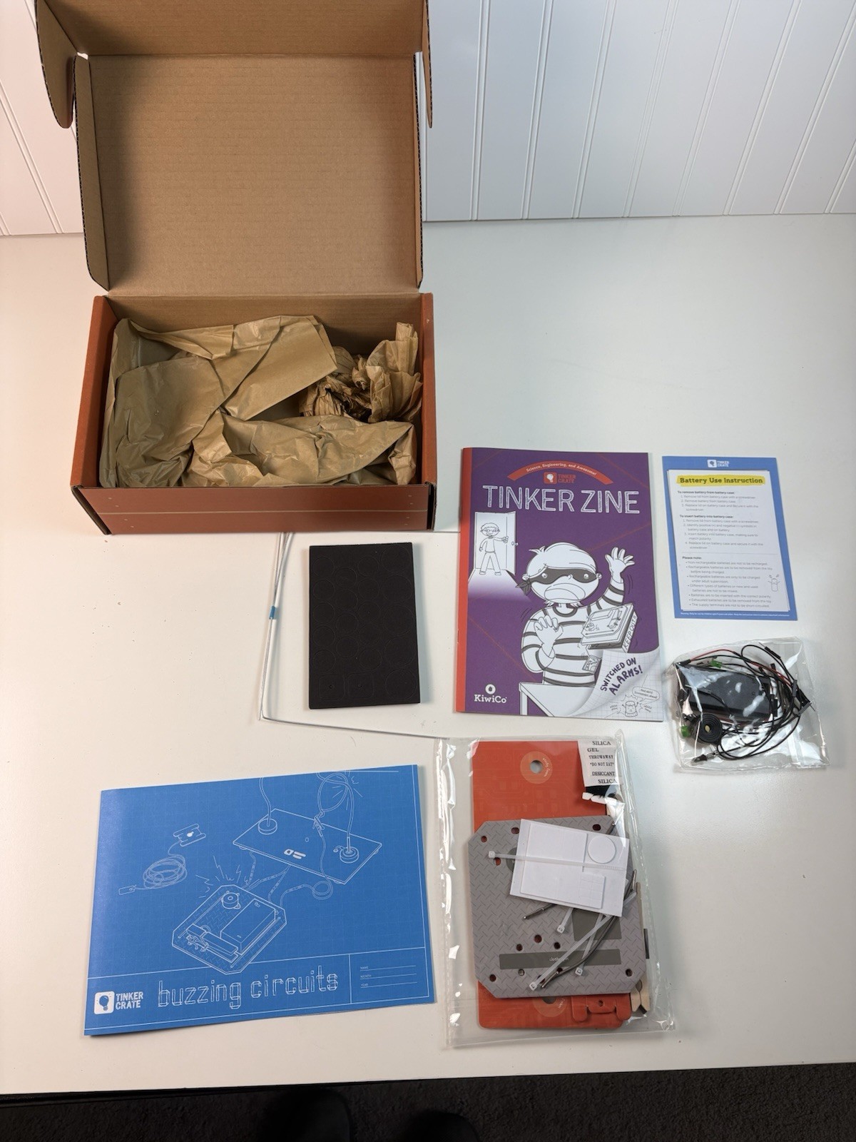 Kiwi Co Tinker Crate Buzzing Circuits Age 9+ #f1556-tbuz STEM Science Box