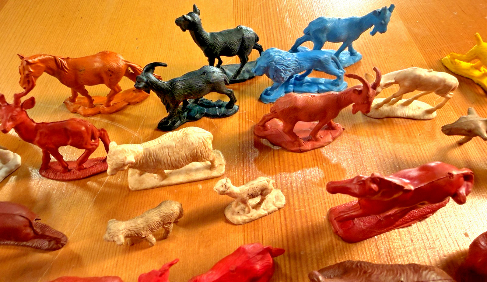 AUBURN RUBBER COMPANY ANIMAL LOT OF TWENTY NINE ANIMALS WILD FARM DOMESTIC HUGE