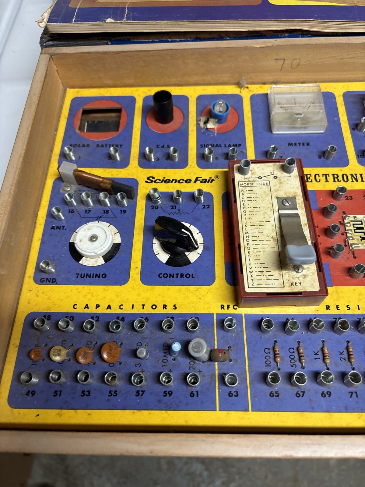 Two Science Fair Electronic Project Kits, 150 And One And 101 28–220 And 28–248