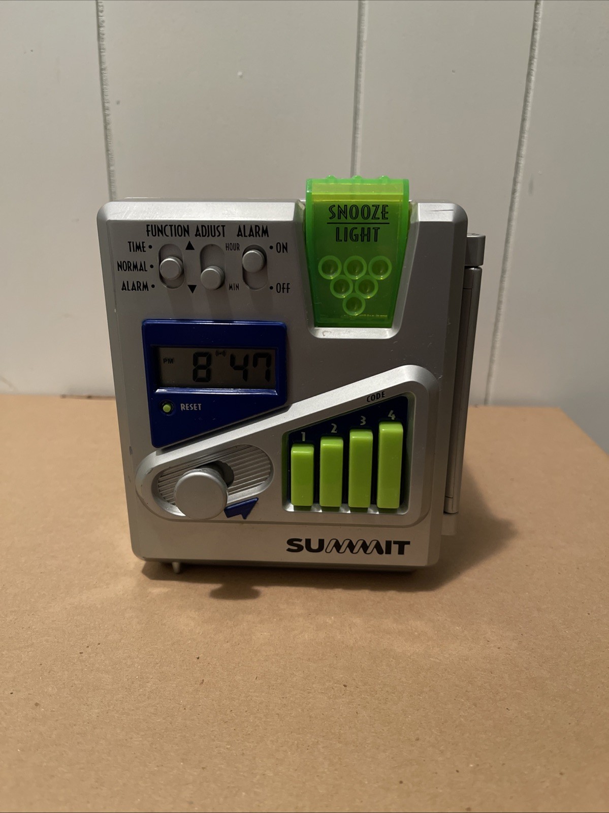 NIB Collector Toy 2004 YoUniverse Alarm Clock Safe Summit Learning Machine