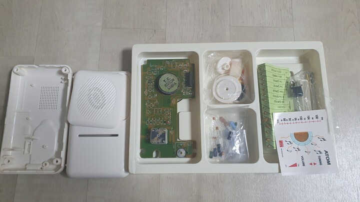 Vintage Academy ATOM KIT FM Radio DIY Electronics Kit Korea 1998