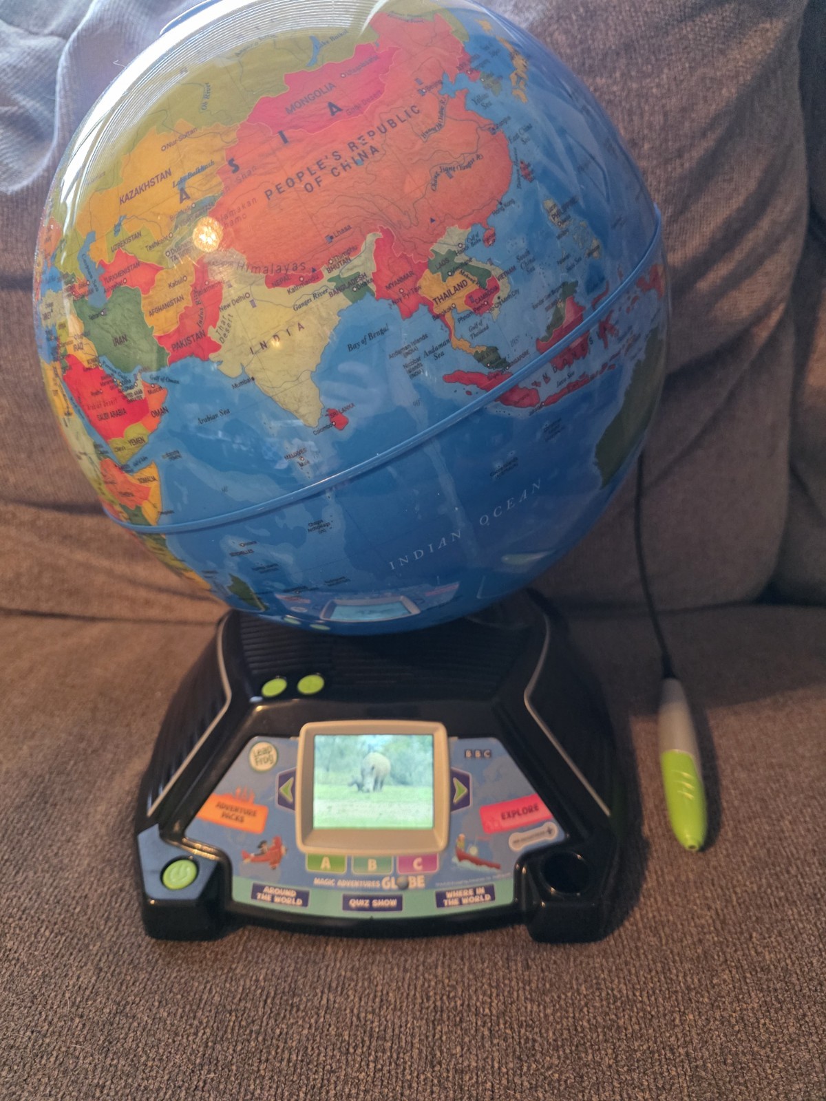 LeapFrog Magic Adventures Globe w/ LCD Video Screen & Animation