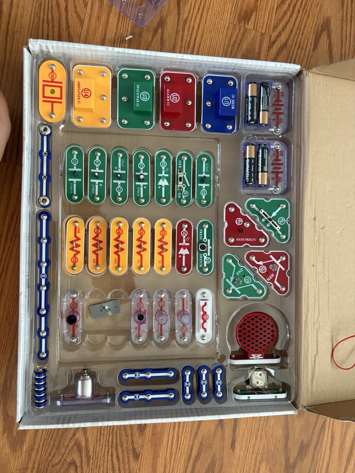Elenco Snap Circuits SC-300 Electronics Kit Build 300+ Projects Ages 8-108