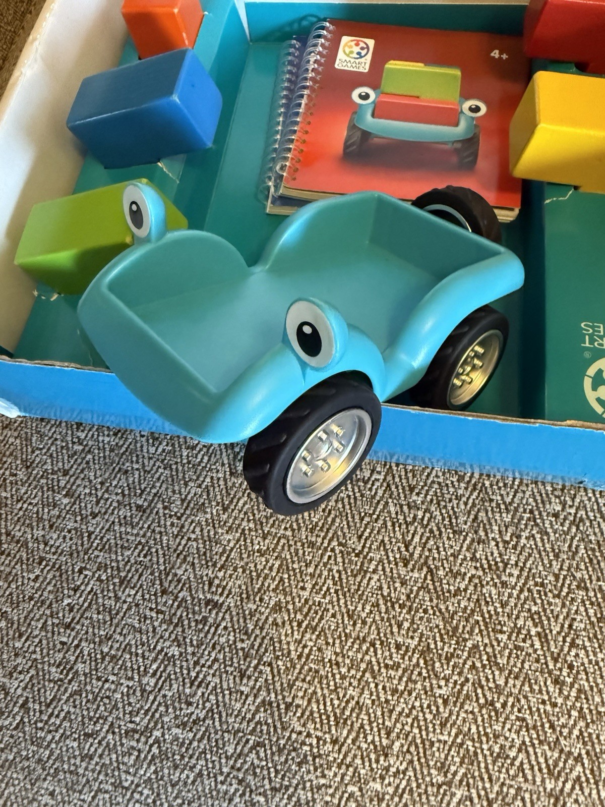 Smartcar Smart Games Ages 4+ 1 player logic, stem, preschool toddler SmartGames