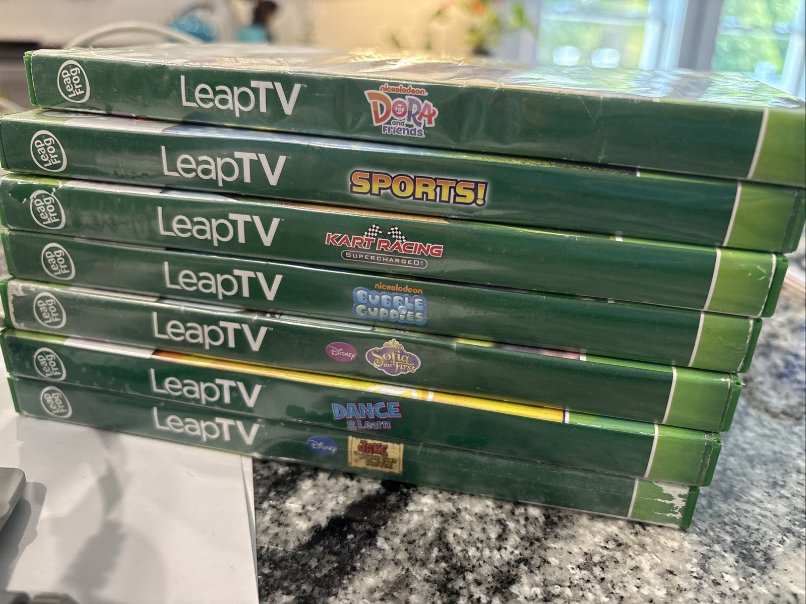 Leap Frog LeapTV Educational Video Gaming Console w/ Camera 6 Games Remotes