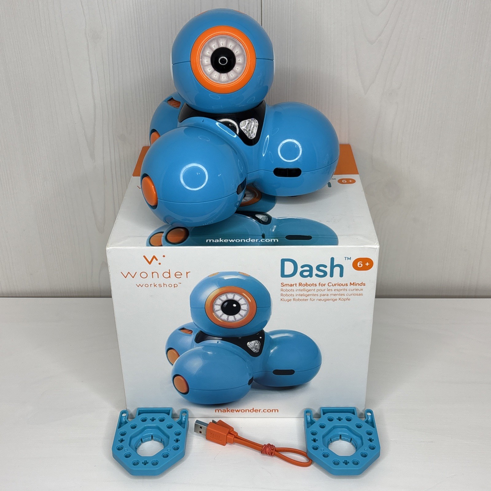 Wonder Workshop DA01 Dash Robot – Blue – Complete In Box – Excellent Condition!