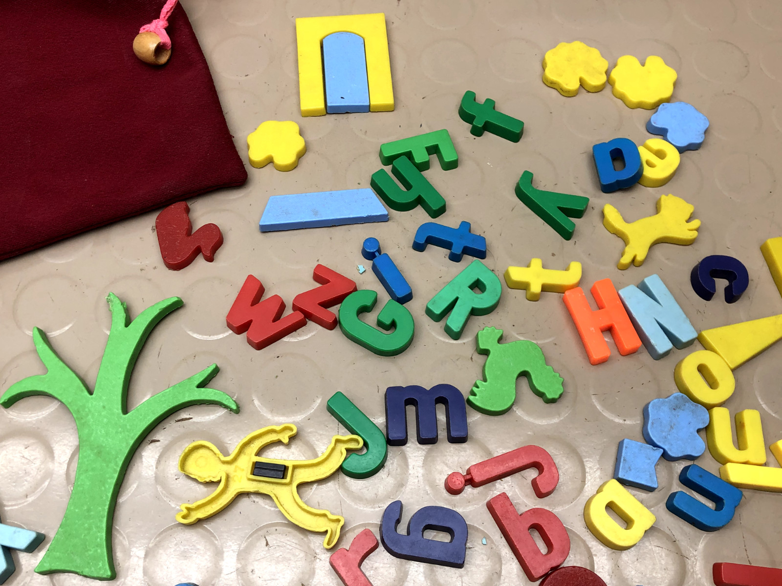 Lot of Vintage Alphabet Letters & Farm Figures Refrigerator Fridge Magnets