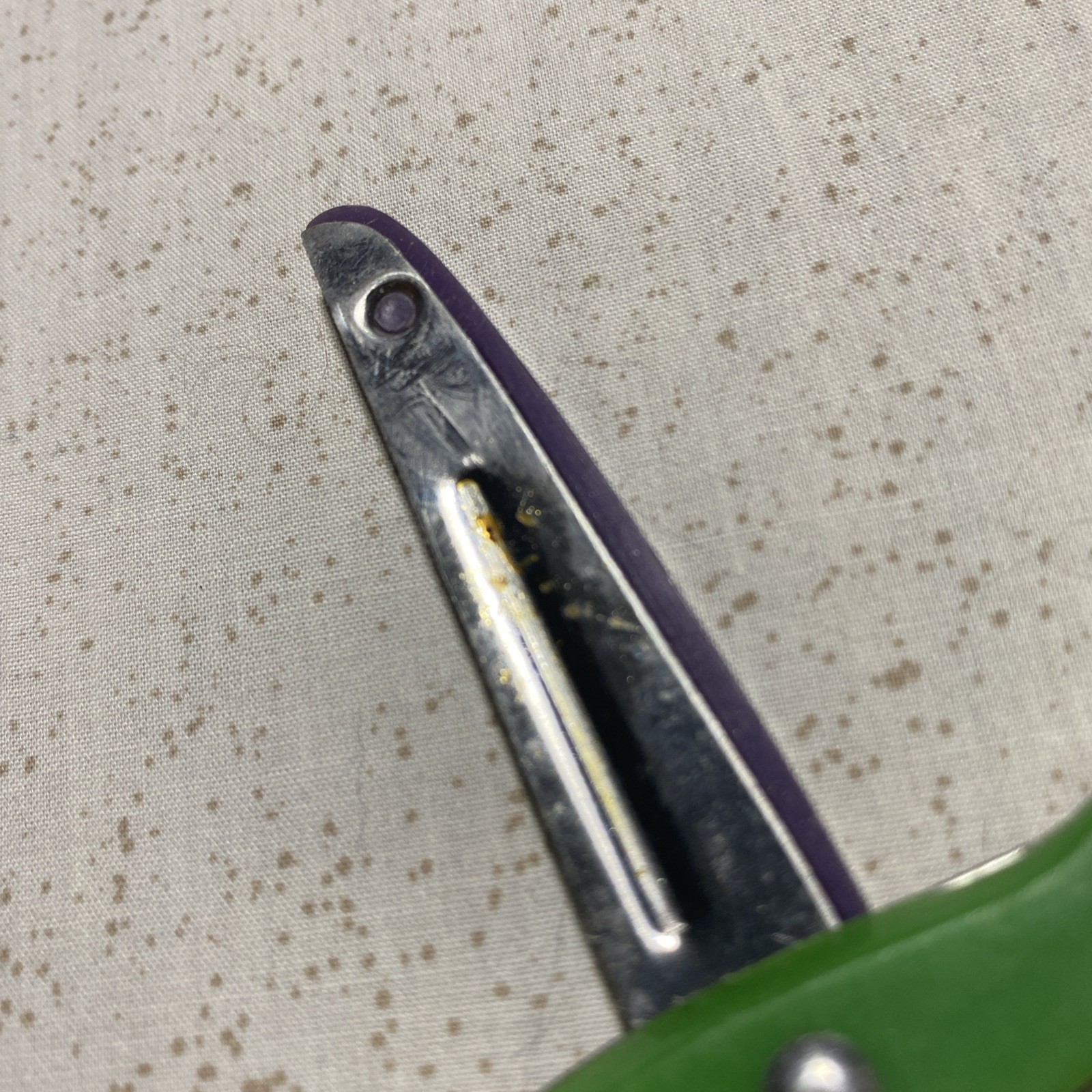 Unbranded 5 1/2″ KIDS SAFETY SCISSORS: Blunt Tip, Green & Purple, Hearts