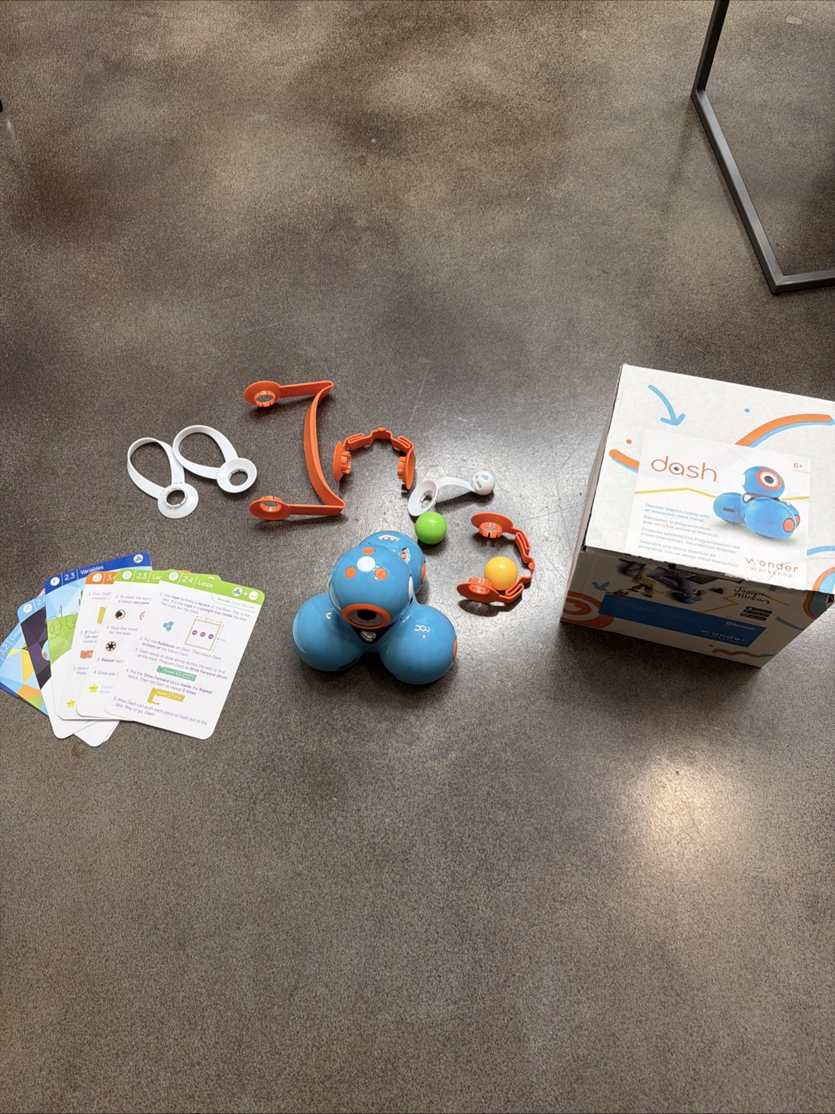 Wonder Workshop Dash Smart Robot With Accessories DA01 Blue – TESTED – WORKS