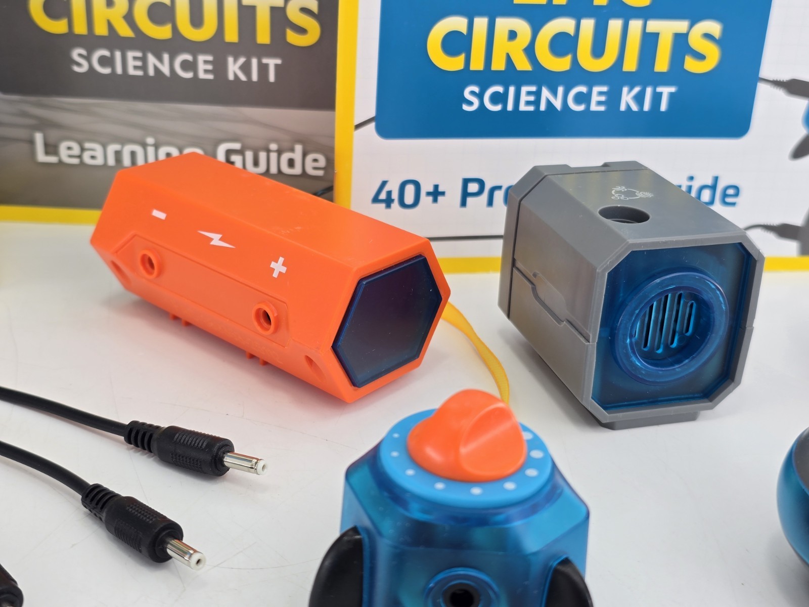 National Geographic Circuit Maker Kit – Electronics Kit for Kids W 40 Electricit