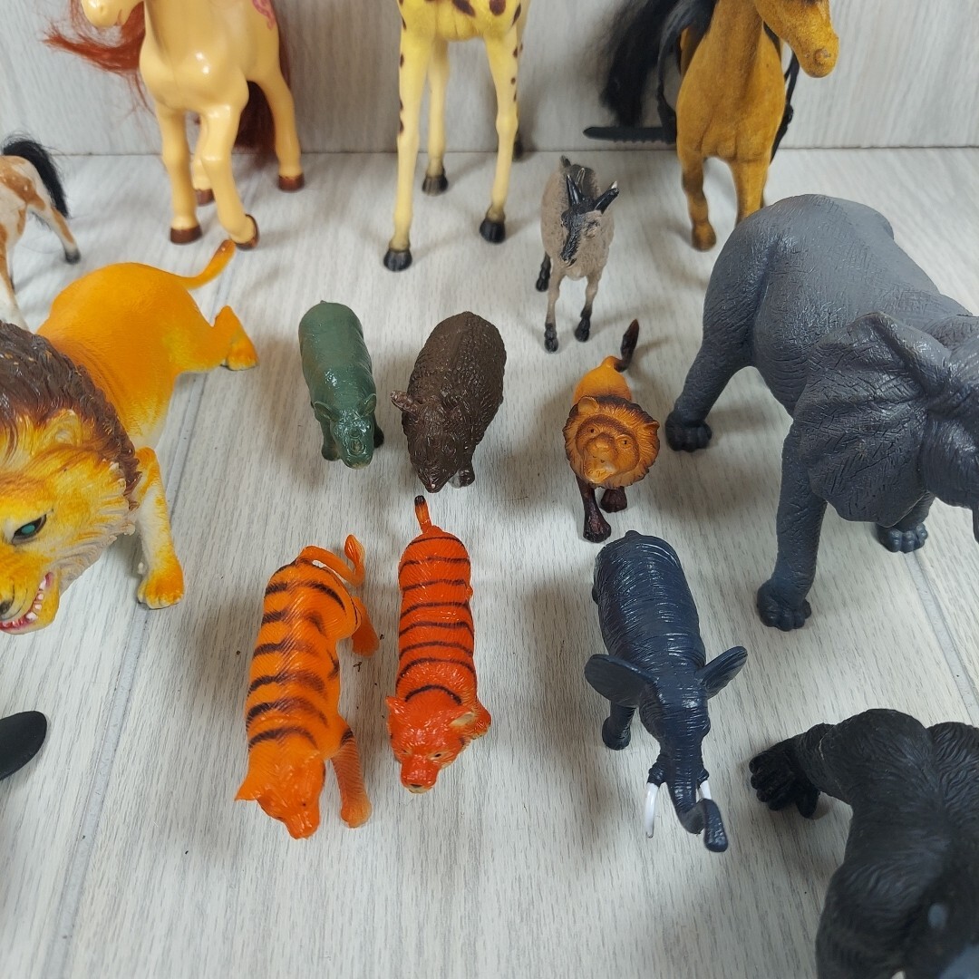 Lot of 15 African Safari Jungle Animals Hard Plastic Figures Toys Misc Brands