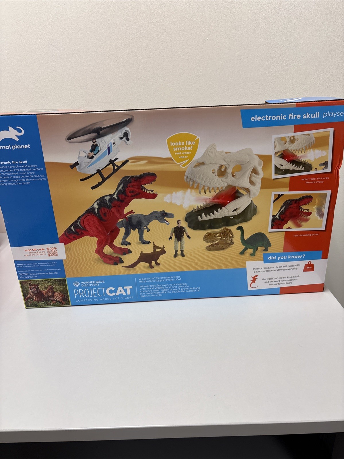 Animal Planet Electronic Fire Skull Playset 26 Pieces 4 Dinosaurs Helicopter