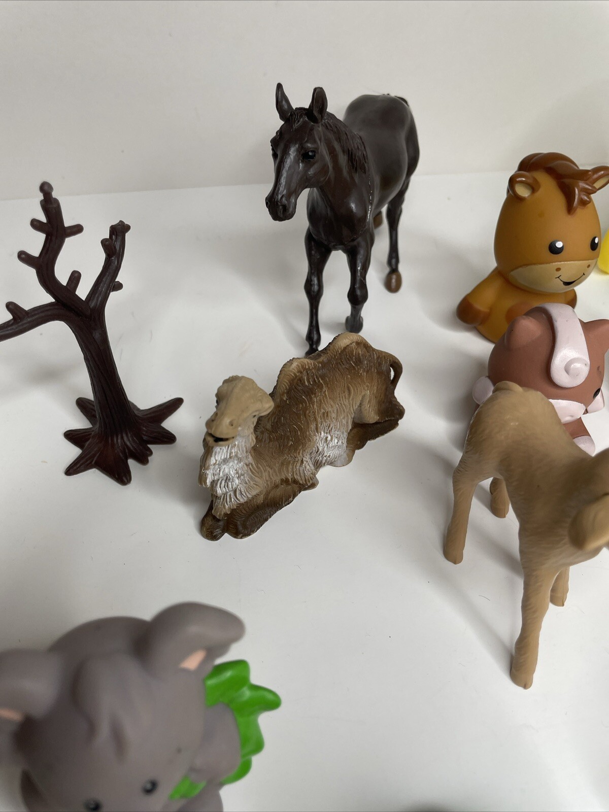 32 Lot Miniature Toy Plastic Animal Figures Mixed Sizes/Styles -Lions, Horses
