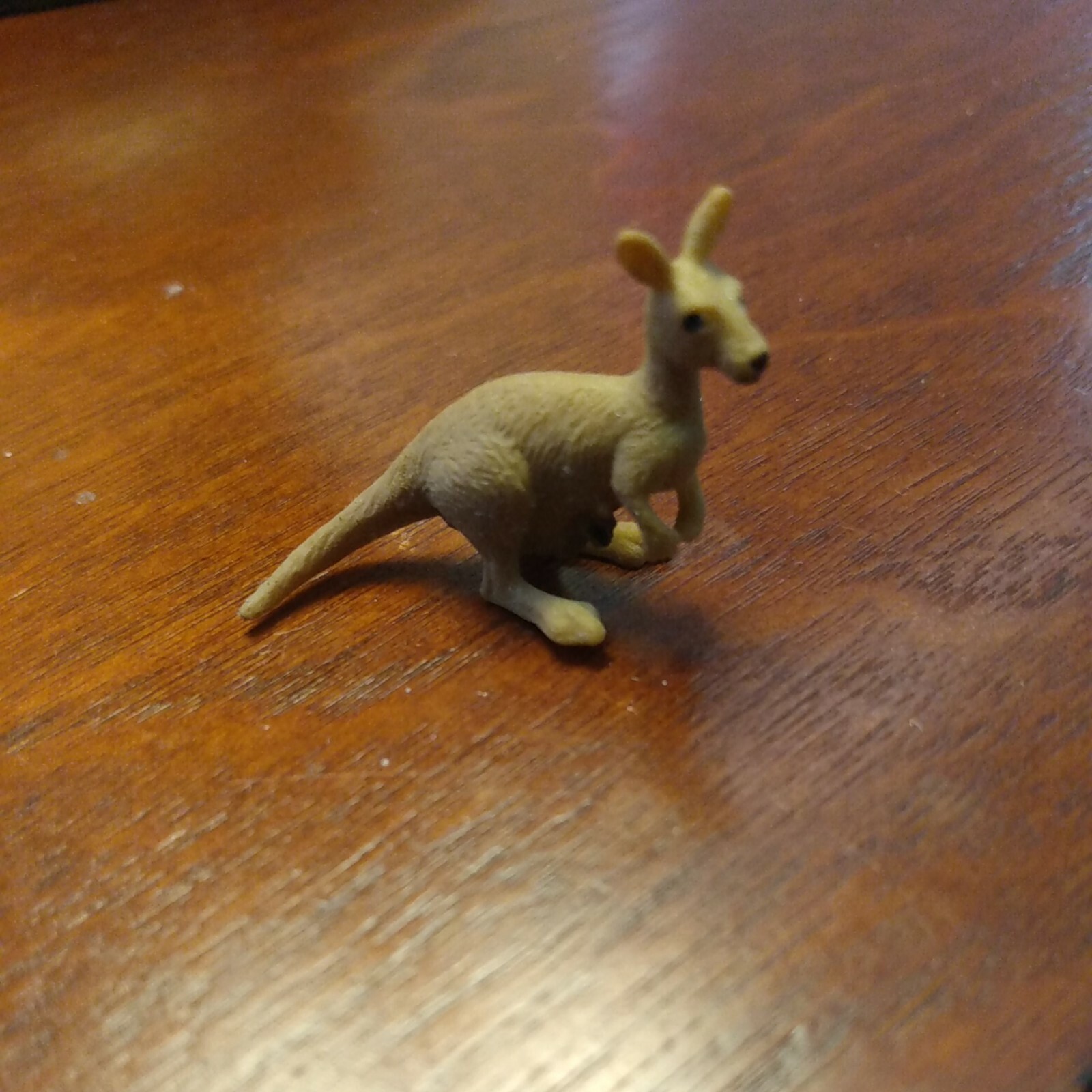 LOT OF 25 SAFARI LTD FEMALE KANGAROO WITH JOEY GOOD LUCK MINIS 1″ LONG