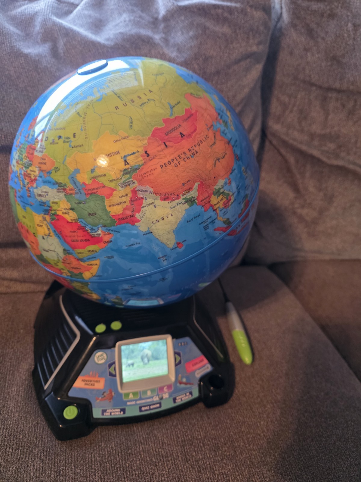 LeapFrog Magic Adventures Globe w/ LCD Video Screen & Animation