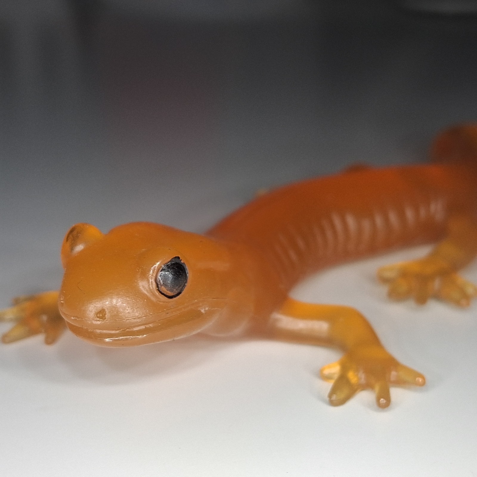 VTG 2005 Safari Ltd Orange Salamander (Translucent) Figure Red Salamander