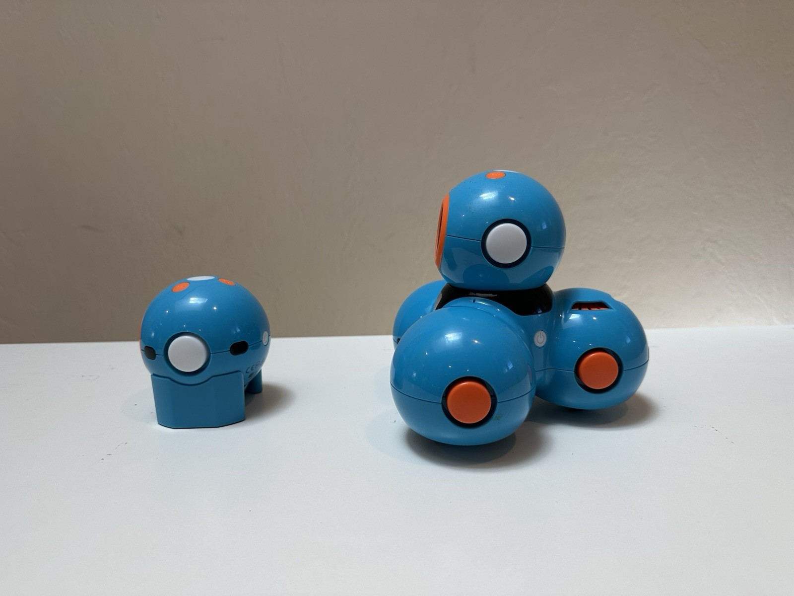 Wonder Workshop Wonder Pack Dash Dot Coding Robots & Dash Challenge Cards