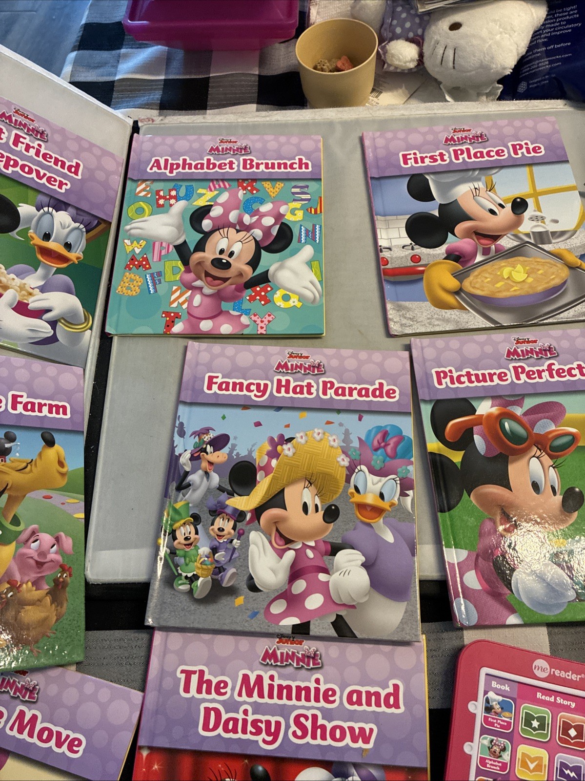 Disney Jr. Story Reader Me Reader plus Lot of 8 Books Minnie Mouse with e-reader
