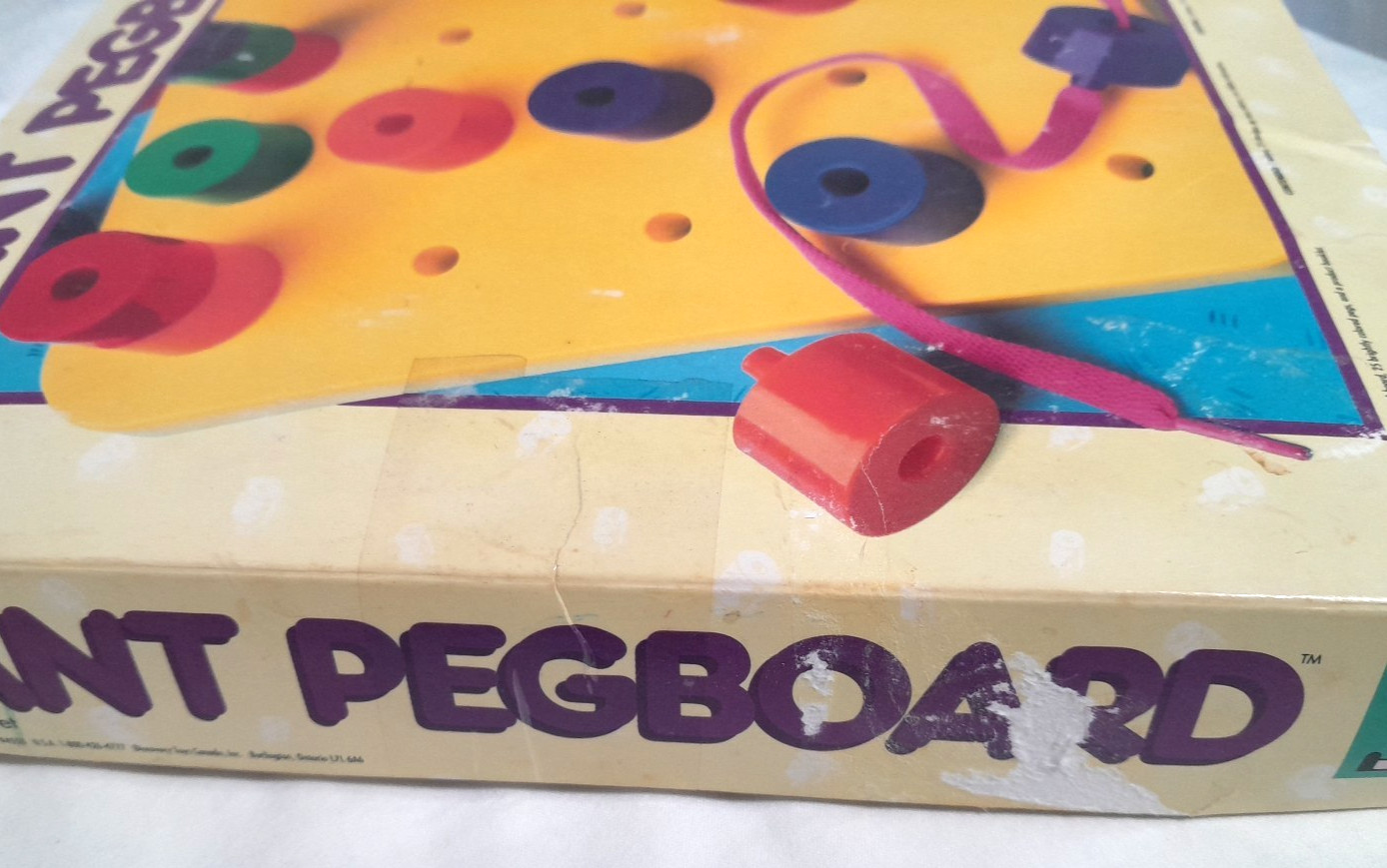 Vtg 1993 Discovery Toys GIANT PEGBOARD 25 Pegs and Board no laces