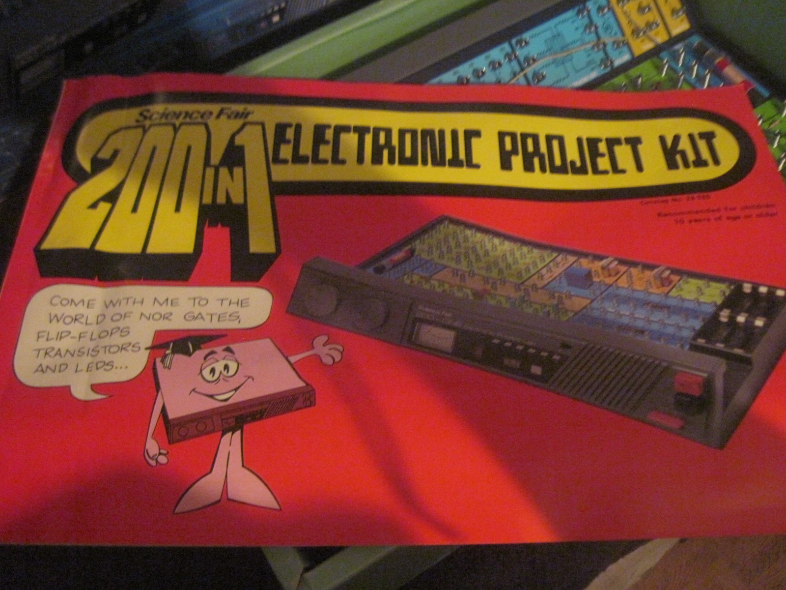 Radio Shack 200 in One Science Fair Electronic Project Lab. Cat. No. 28-265