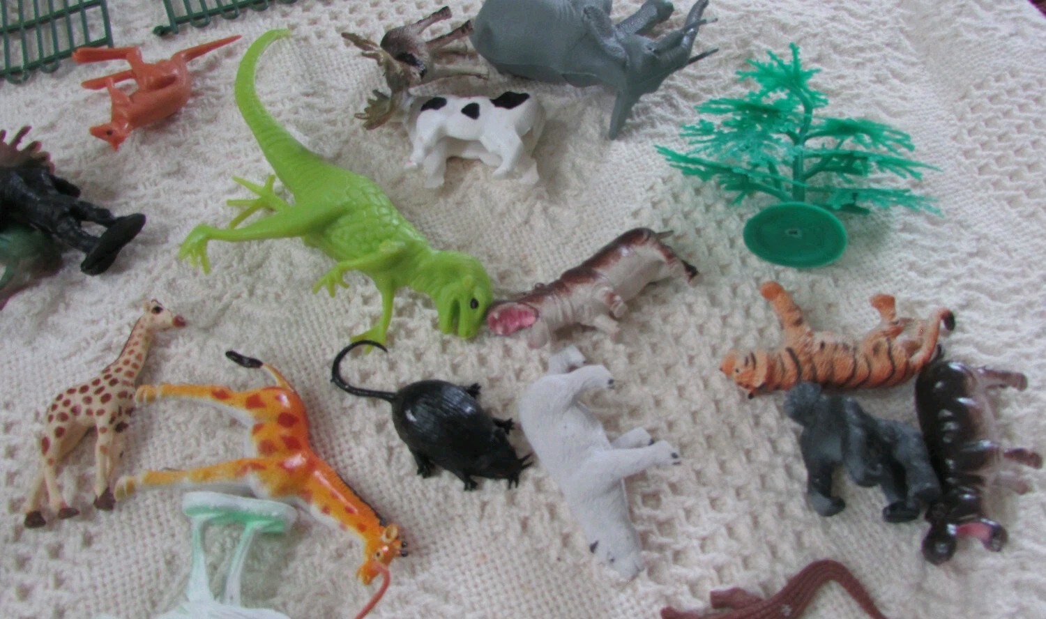 Vintage Lot/40+ Estate Safari Wildlife Toys Animals fence toys Good Pre-Own