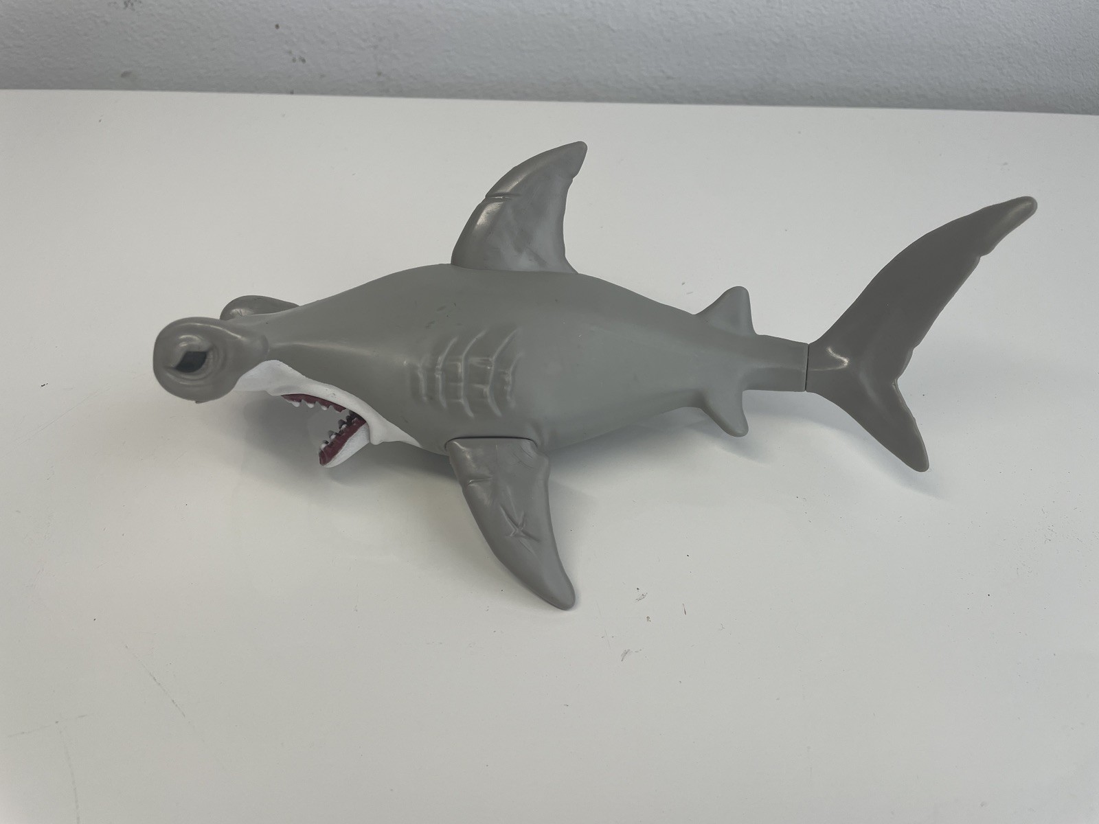 Animal Planet Toys R Us Deep Sea Chomping Shark Research Playset Angler Octopus