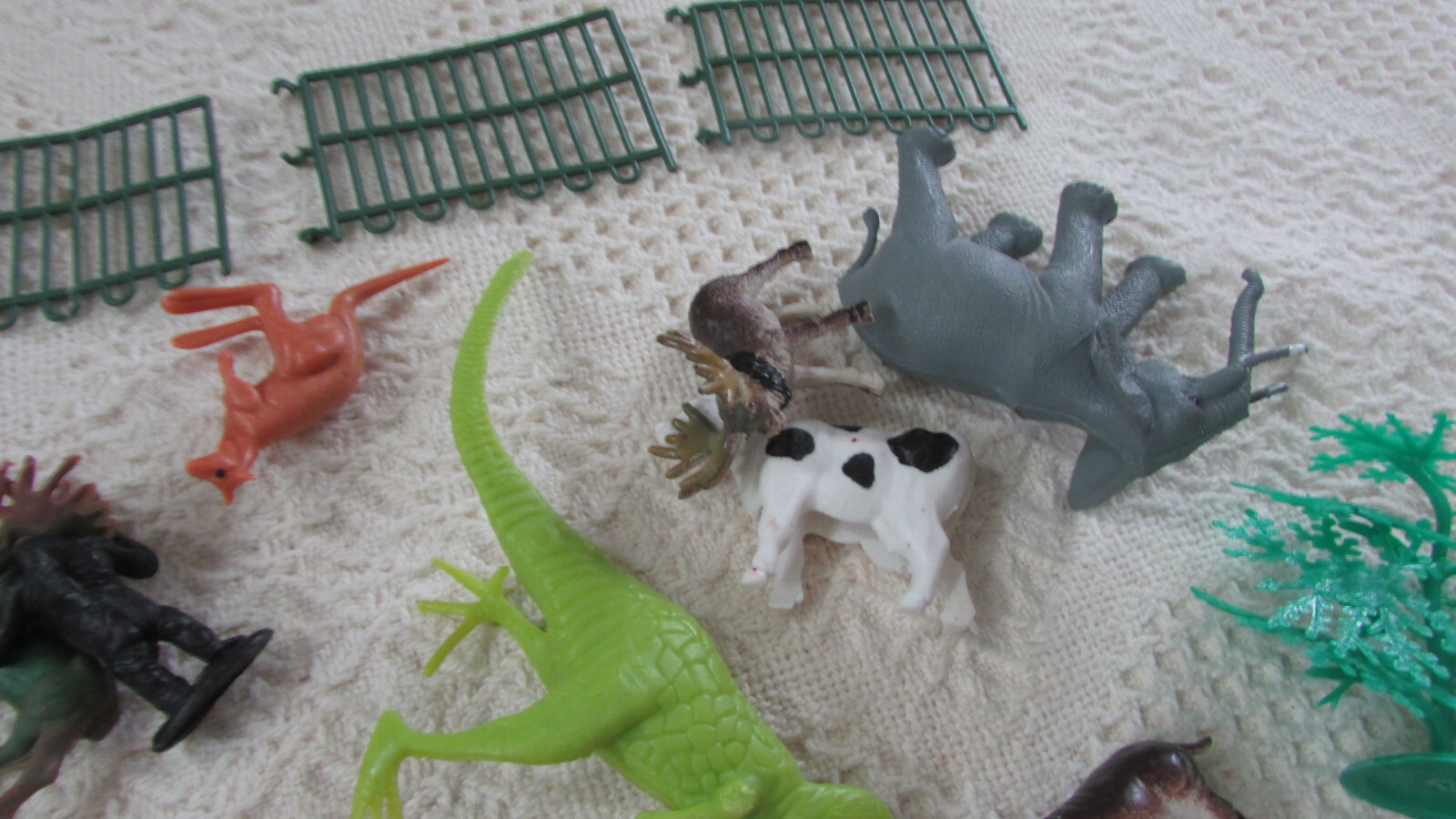 Vintage Lot/40+ Estate Safari Wildlife Toys Animals fence toys Good Pre-Own