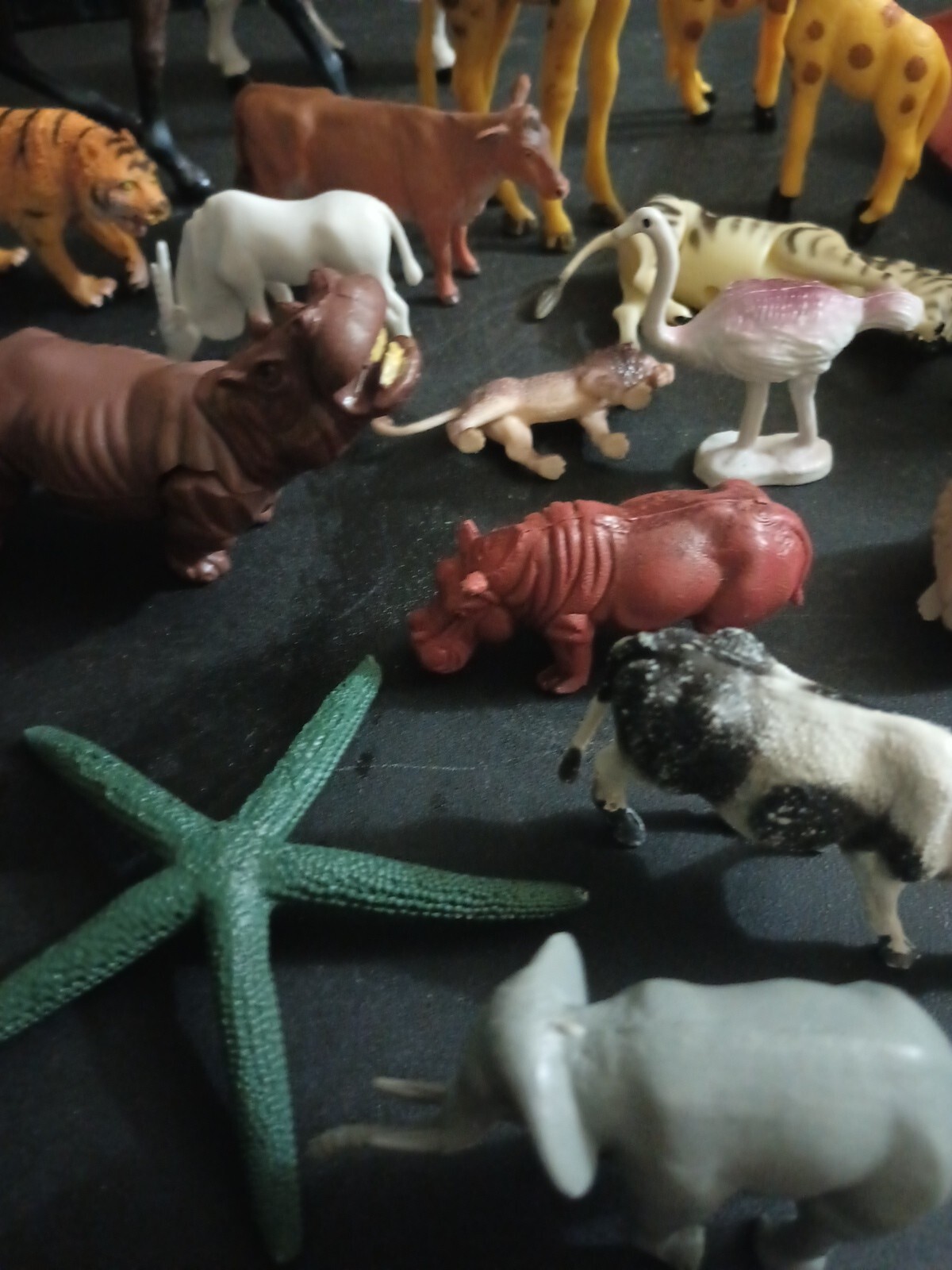 Miniature Vintage Plastic toy Lion’s Tiger Cows Horses Hipposarge Lot Mixed