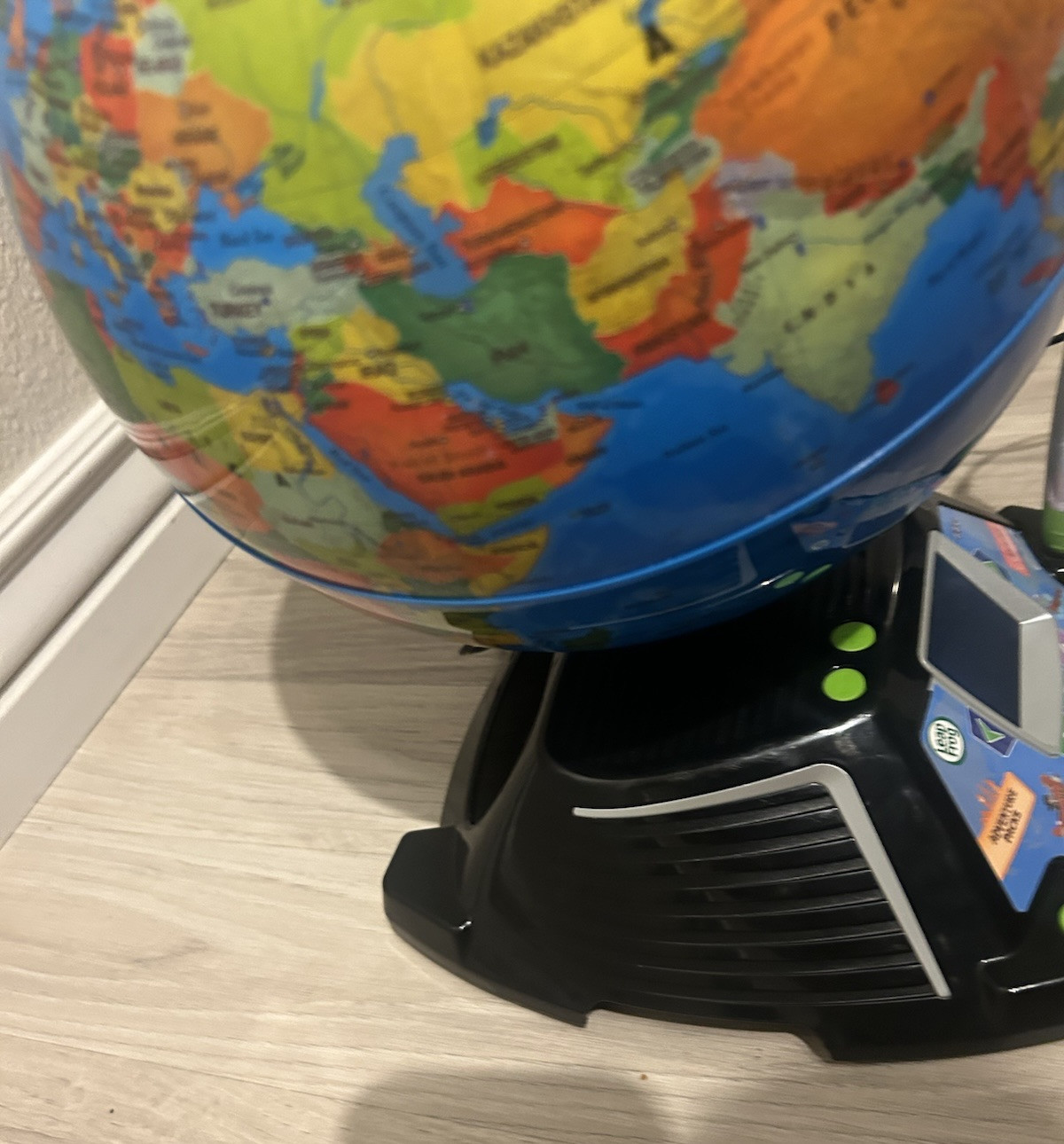 Leap Frog Magic Adventures Globe 2.8″ Video Screen BBC Videos Interactive Games