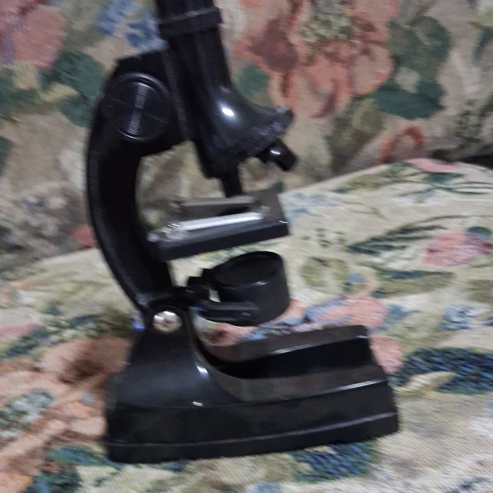 Smithsonian Educational Starter Microscope Science Toy, Black, Ages 8-11