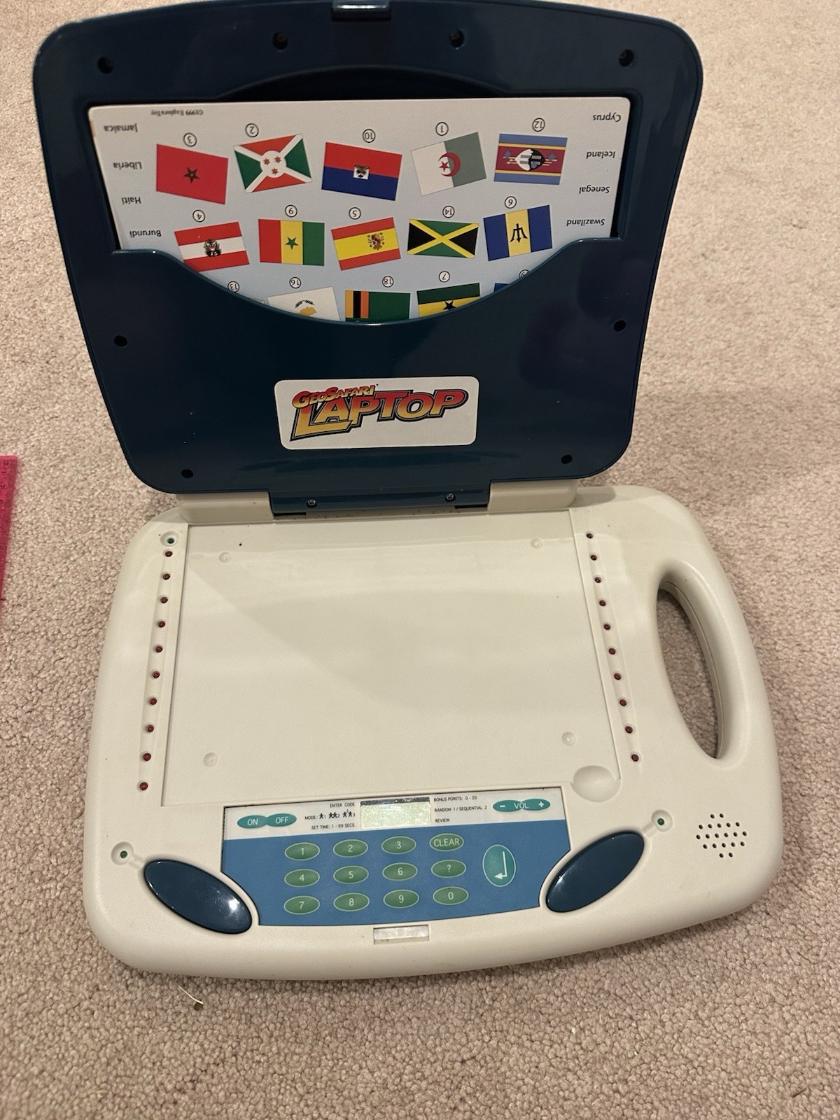 GeoSafari Laptop Educational System with Double-Sided Activity Cards