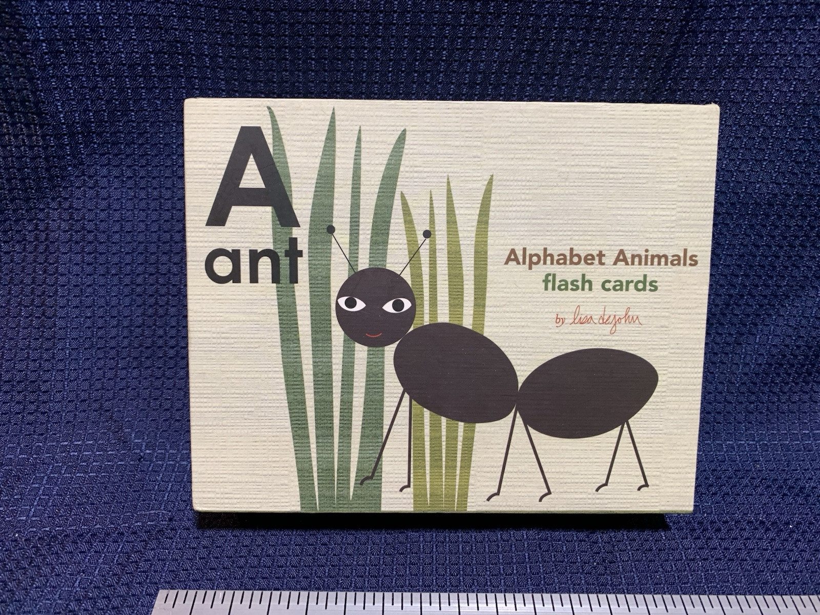 Alphabet Animals Flash Cards – Lisa Dejohn – Sturdy Board Print -Chronicle Books