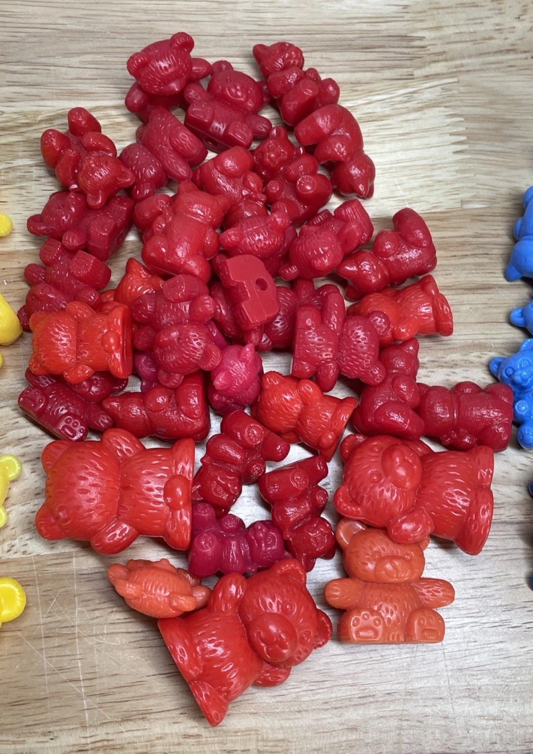 Vintage Plastic Teddy Bear Counters Red Yellow Blue Green Purple 139 Piece!