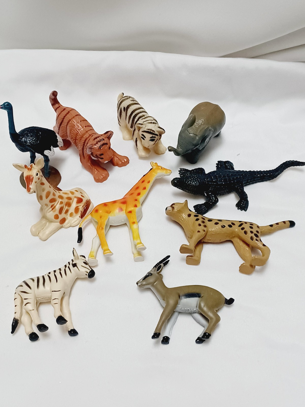 K&M Safari animals Small Pretend Play Wildlife Lot Of 10 Tiger Zebra Giraffe Etc