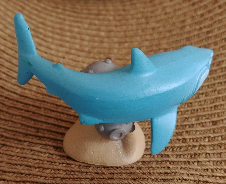 Evil grin 2.5 inch Great White Jaws with Mine Plastic Shark Attack Toy USED