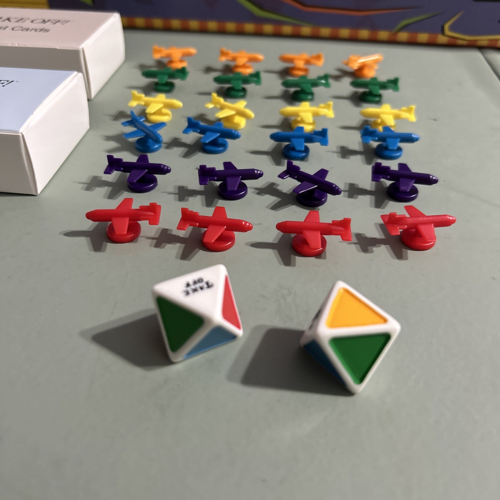 Take Off! The Game That Teaches Geography / A Fun & Fast Moving Map Game