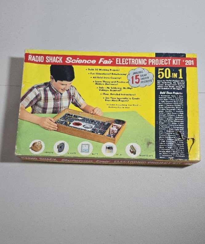 1967 Radio Shack Science Fair Electronic Project Kit #201 – Untested-incomple