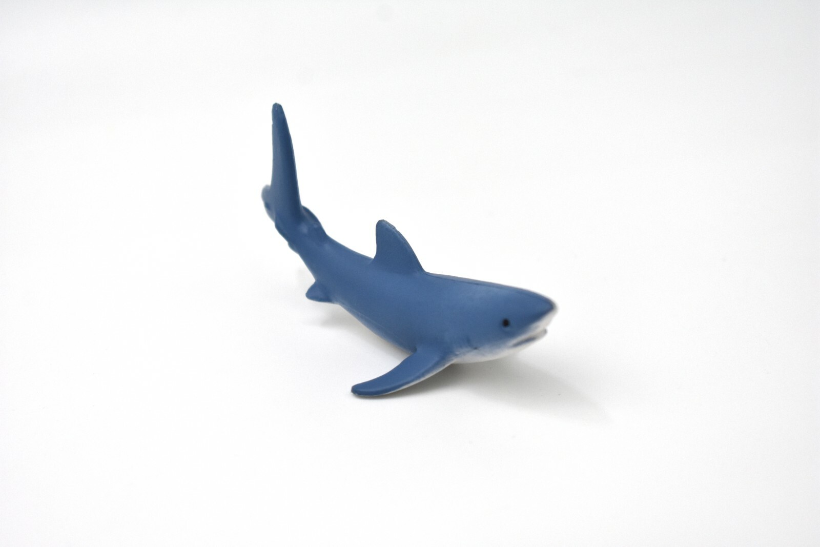Mako Shark Toy, Very Nice Plastic Replica 3″ SF01 B51